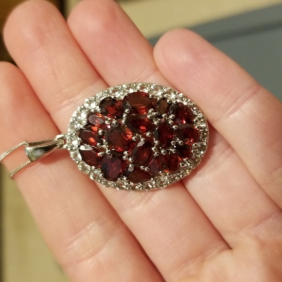 Beautiful sterling silver pendant on a sterling silver chain - Picture 2 of 5